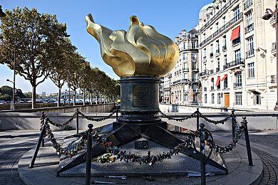 《银白钢铁伊克斯 2》今日全平台发售 官方发布特别版纪念视频